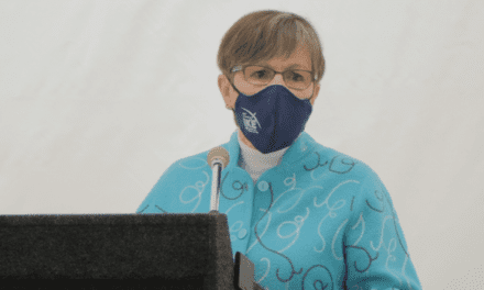 Gobernadora Laura Kelly anuncia la transición de pandemia a endemia de COVID-19
