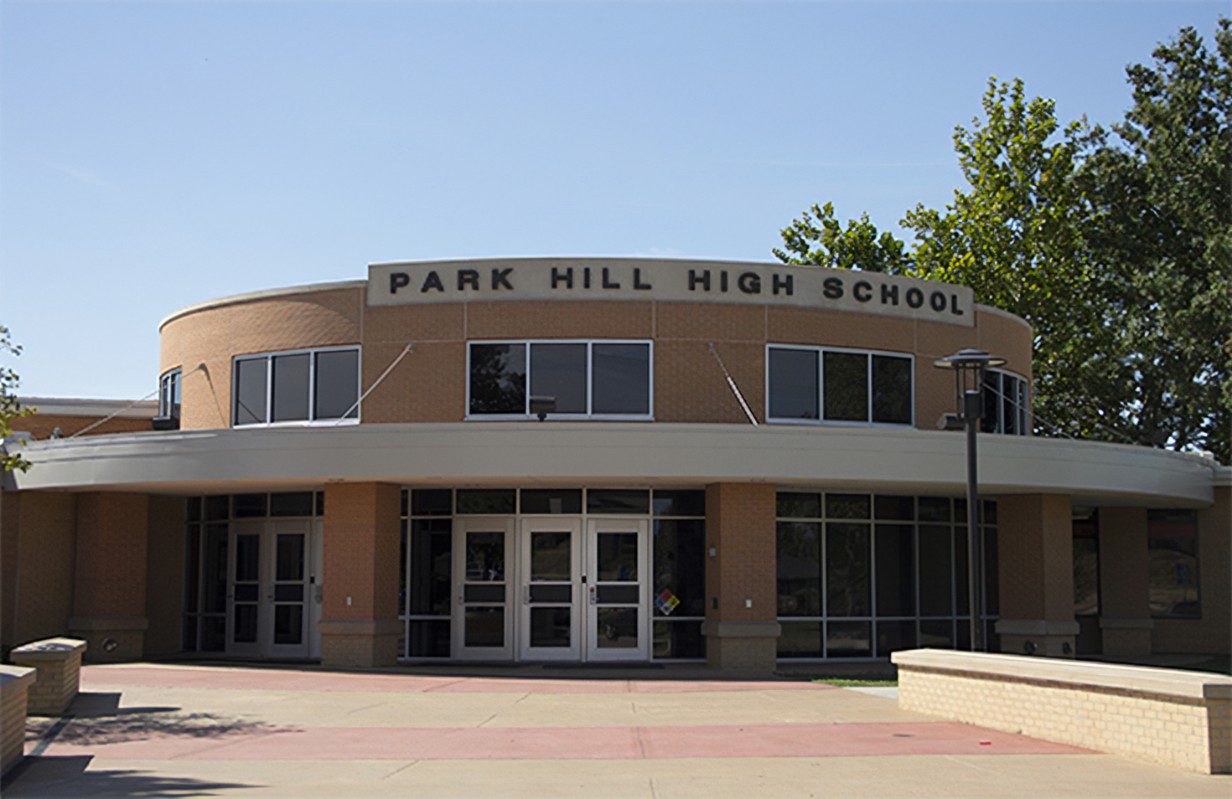 Autoridades Investigan Posible Asalto Estudiantil En Park Hill High   Park Hill High School 