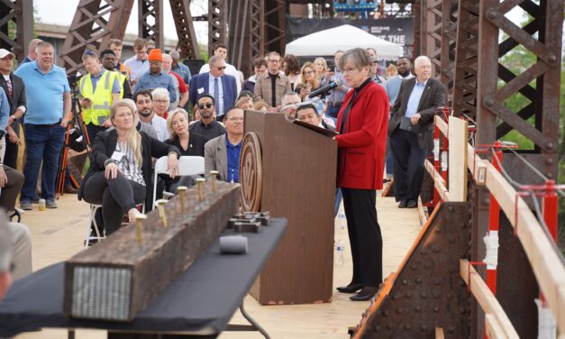 Celebran inicio de la construcción del proyecto del puente Rock Island en Kansas City, Kansas