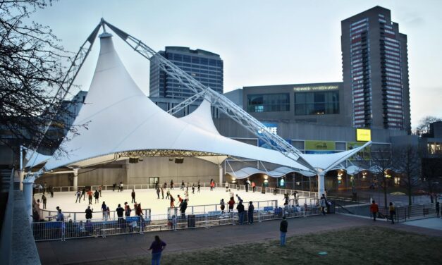 El Ice Terrace de Crown Center abre la temporada con una mañana de patinaje gratis